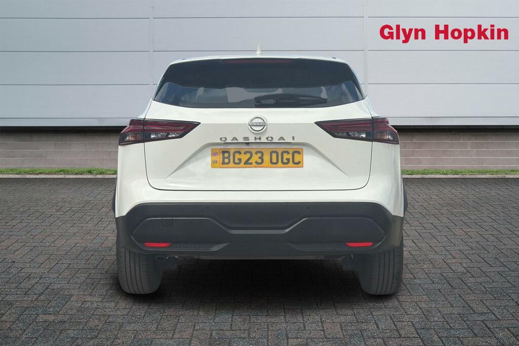 Nissan Qashqai 1.3 Dig-t Mh 158 Acenta Premium Xtronic BG23OGC White #4