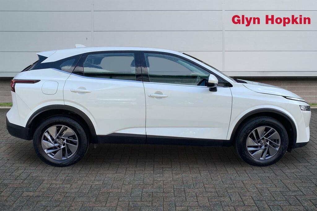 Nissan Qashqai 1.3 Dig-t Mh Acenta Premium BT23OJE White #2