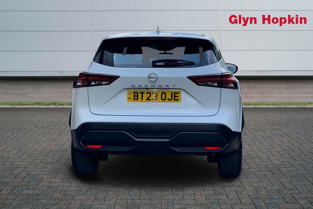 Nissan Qashqai 1.3 Dig-t Mh Acenta Premium BT23OJE White #4