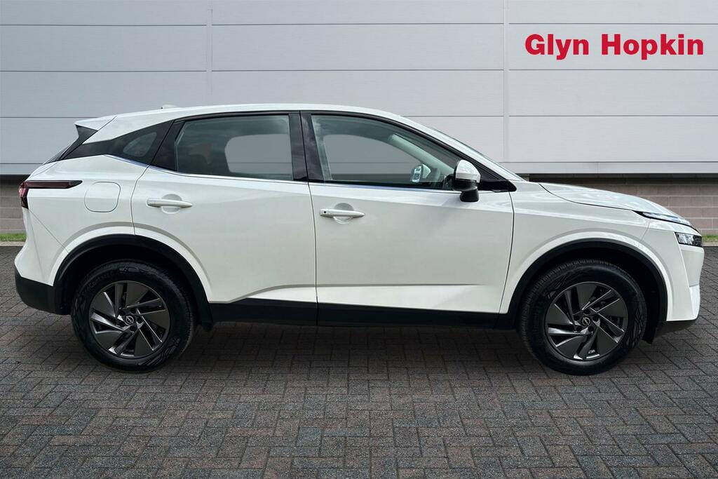 Nissan Qashqai 1.3 Dig-t Mh Acenta Premium DS23FMZ White #2