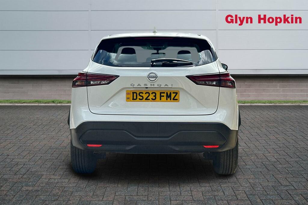 Nissan Qashqai 1.3 Dig-t Mh Acenta Premium DS23FMZ White #4