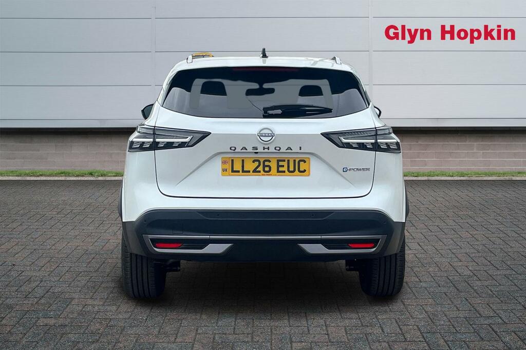 Nissan Qashqai Hatchback LL26EUC White #4