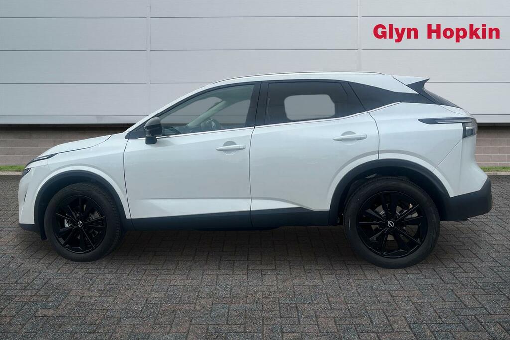 Nissan Qashqai Hatchback LL26EUC White #6