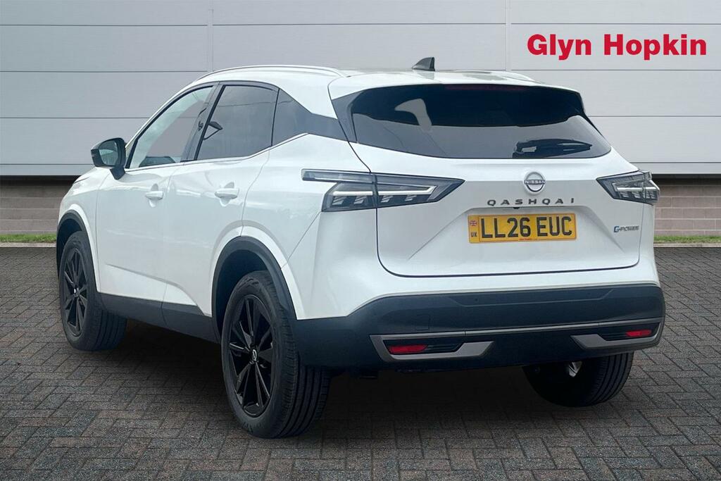 Nissan Qashqai Hatchback LL26EUC White #5