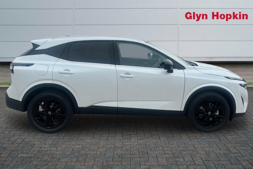 Nissan Qashqai Hatchback LL26EUC White #2