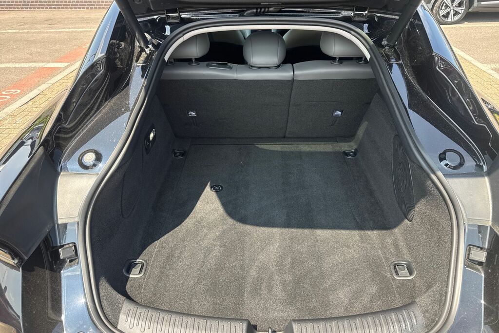 MG IM5 100Kwh Long Range Saloon 407 Ps White #23