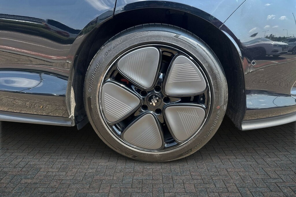 MG IM5 100Kwh Long Range Saloon 407 Ps White #9