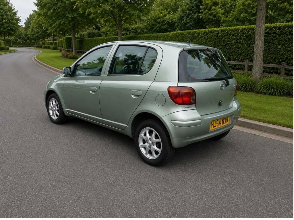 Toyota Yaris 1.3 Vvt-i T Spirit Green #4