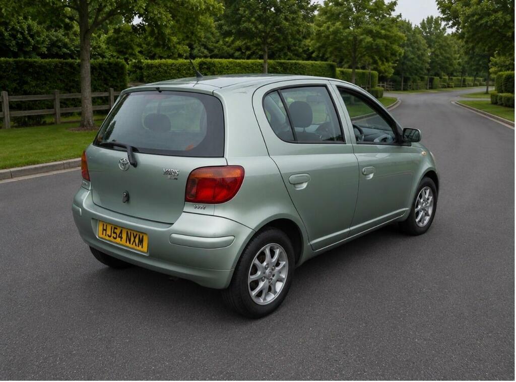 Toyota Yaris 1.3 Vvt-i T Spirit Green #2