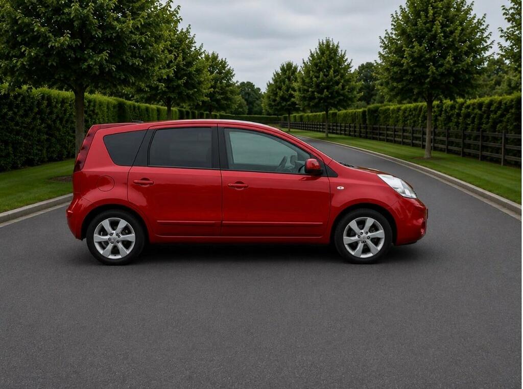 Nissan Note Tekna Red #3