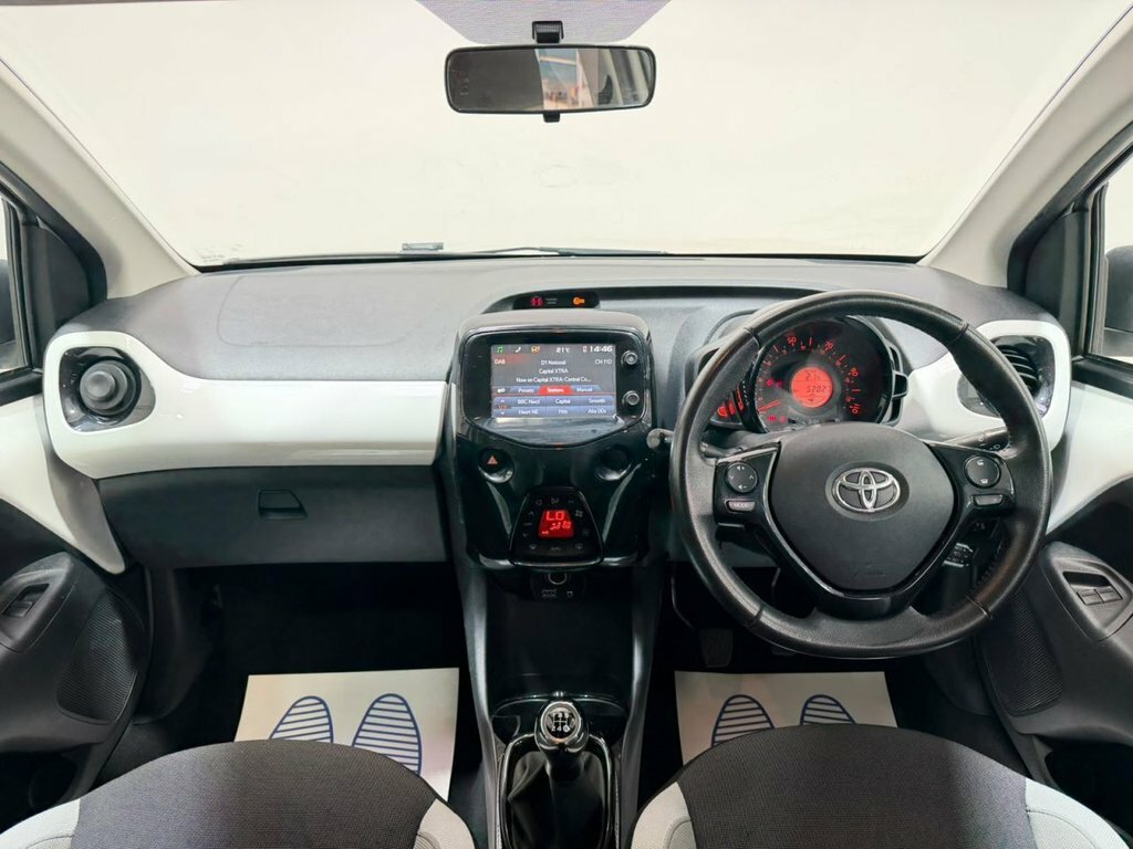 Toyota Aygo 1L X-press White #4