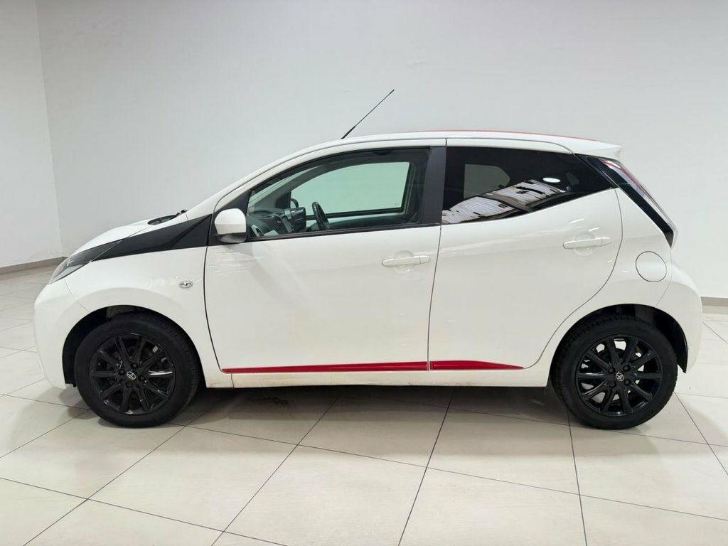 Toyota Aygo 1L X-press White #5