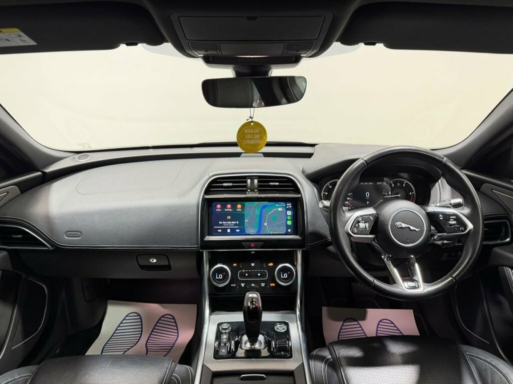 Jaguar XE 2L R-dynamic S Black #4