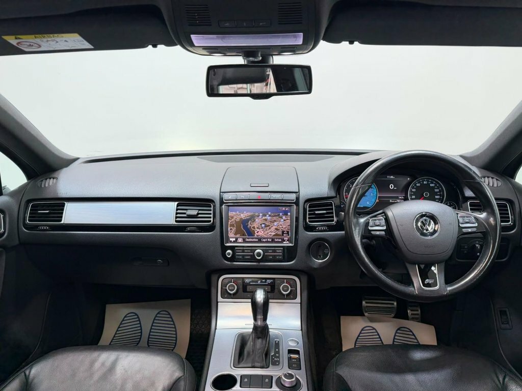 Volkswagen Touareg 3L R-line DC15NZX White #4