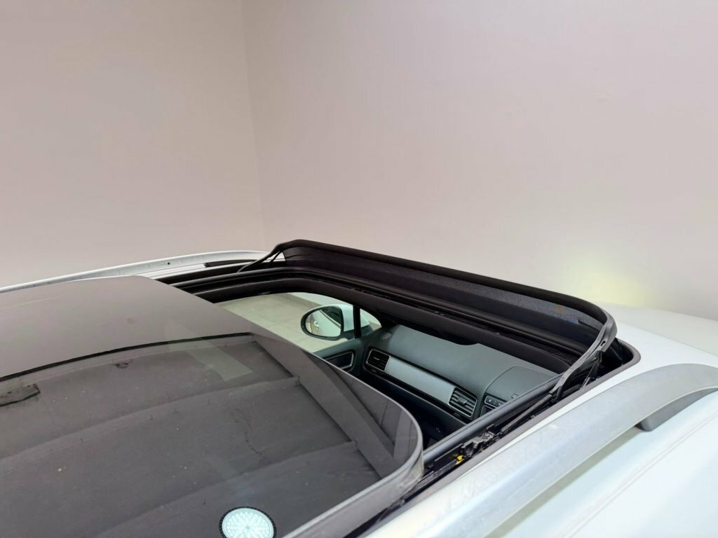 Volkswagen Touareg 3L R-line DC15NZX White #5