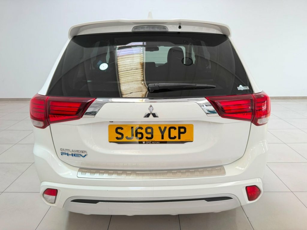 Mitsubishi Outlander 2.4L Design White #6