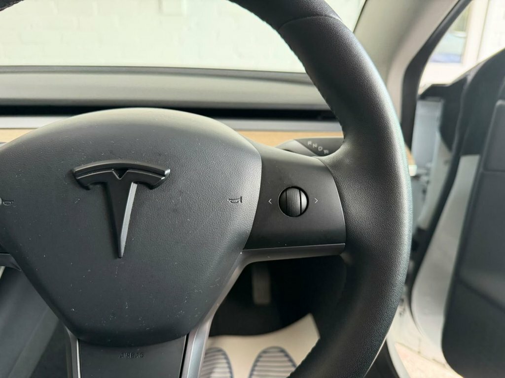 Tesla Model 3 Saloon LB20TBY White #6