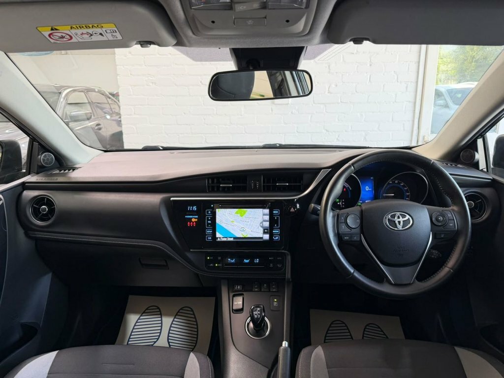 Toyota Auris 1.8L Business Edition Black #4