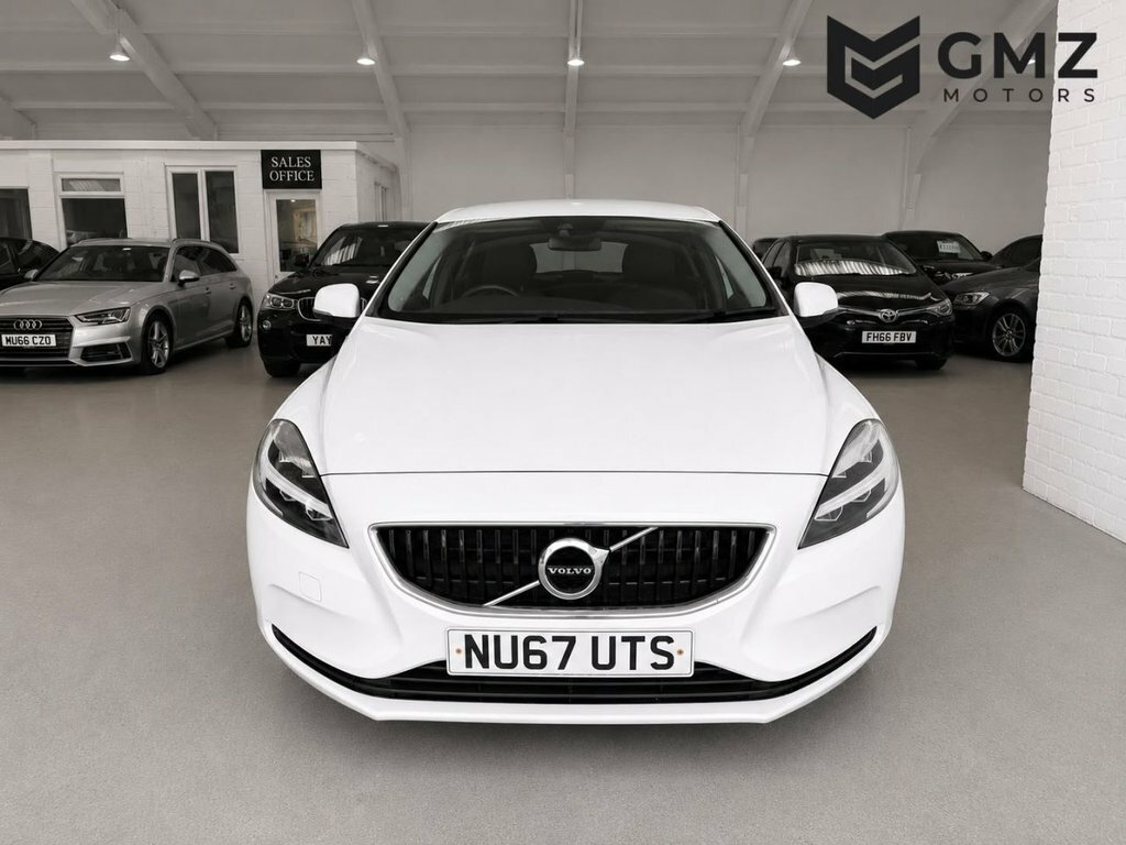 Volvo V40 2L Momentum NU67UTS White #2