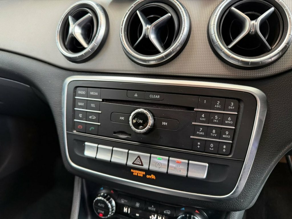 Mercedes-Benz CLA Class 180 Amg Line Tip Map Pilot White #7