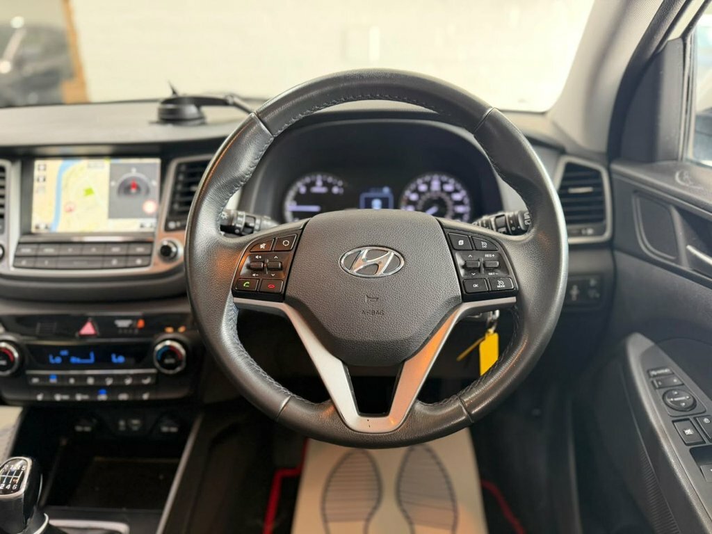 Hyundai Tucson 1.7L Se Nav WN67HCL White #5