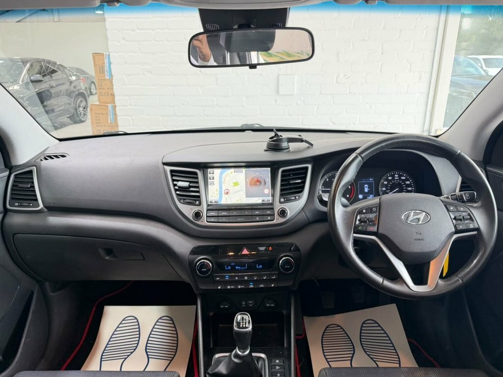 Hyundai Tucson 1.7L Se Nav WN67HCL White #4