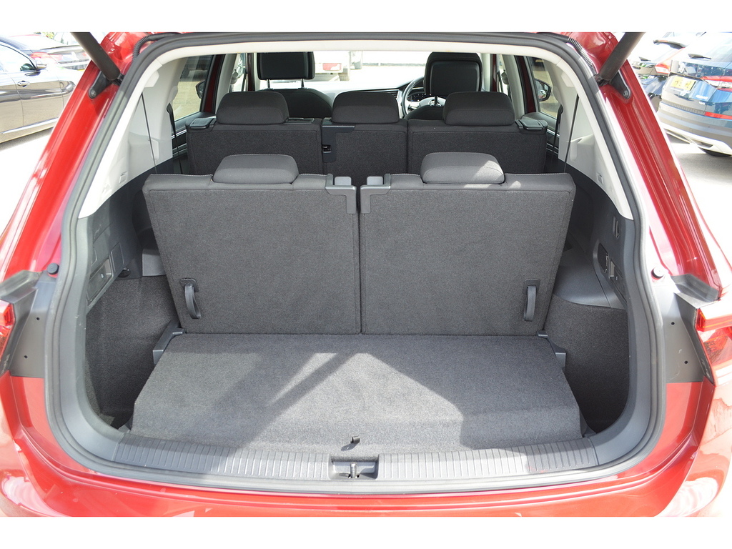 Volkswagen Tiguan Allspace 2.0 Tdi 4Motion Match Dsg White #37