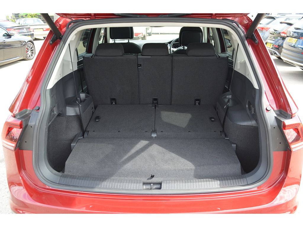 Volkswagen Tiguan Allspace 2.0 Tdi 4Motion Match Dsg White #38