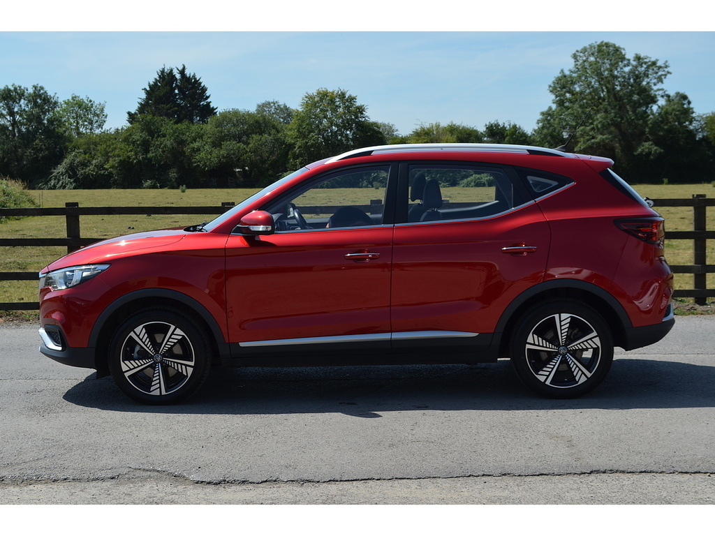 MG ZS Exclusive Red #4