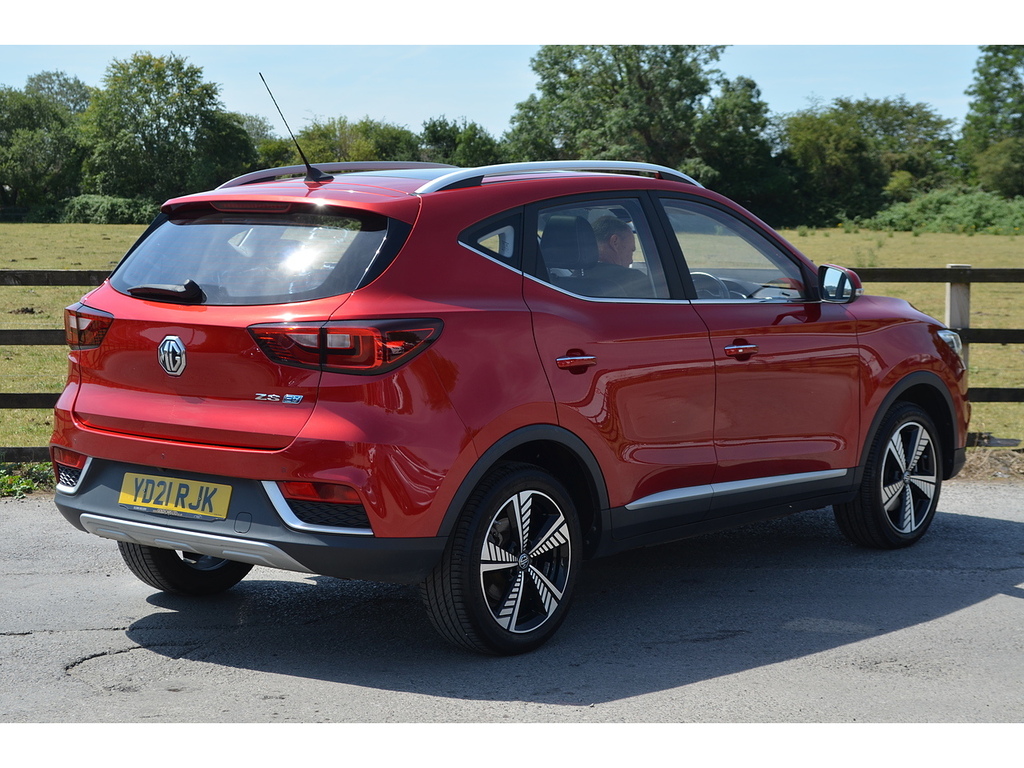 MG ZS Exclusive Red #6