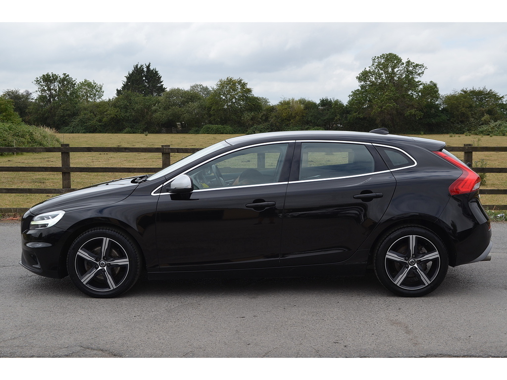 Volvo V40 T2 R-design Nav Plus PO68HMU Black #5