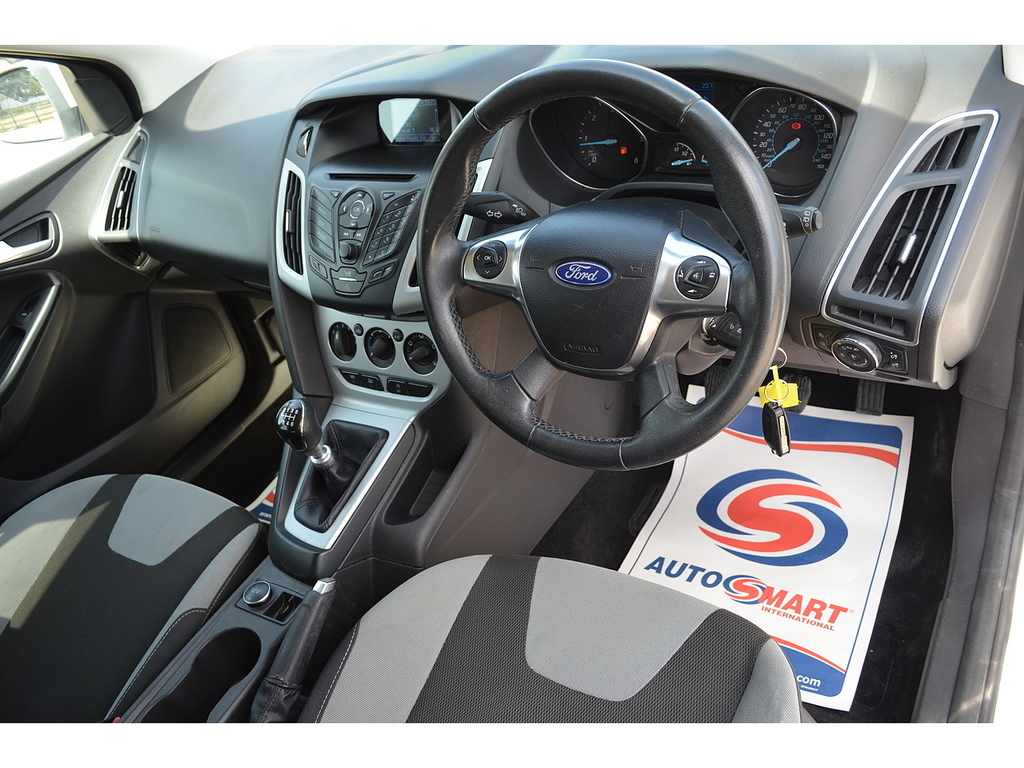 Ford Focus Tdci Zetec MV63KVU White #2