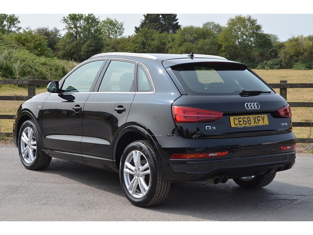 Audi Q3 Tfsi Cod S Line Edition CE68XFY Black #6