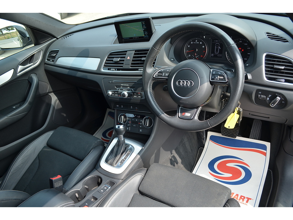 Audi Q3 Tfsi Cod S Line Edition CE68XFY Black #2