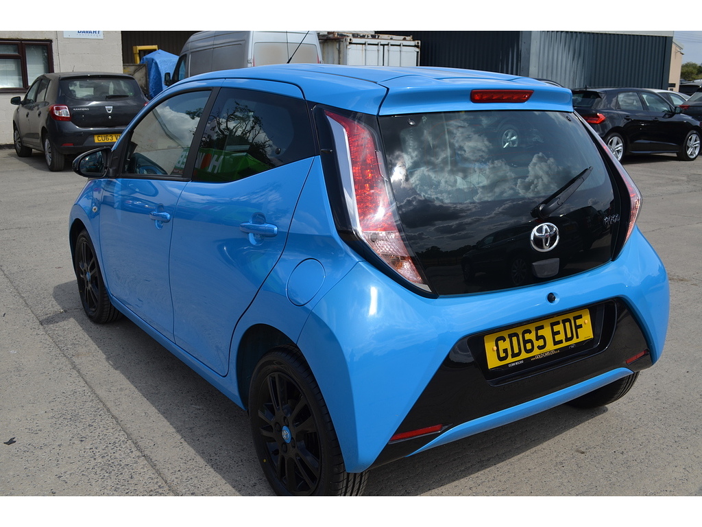 Toyota Aygo Hatchback 1.0 Red #47