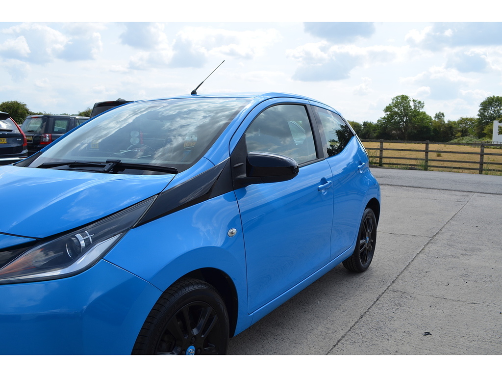 Toyota Aygo Hatchback 1.0 Red #50
