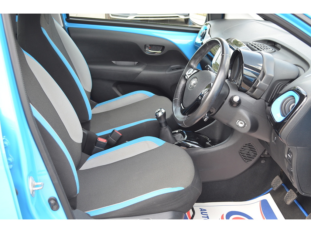 Toyota Aygo Hatchback 1.0 Red #10