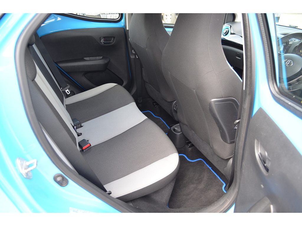 Toyota Aygo Hatchback 1.0 Red #36