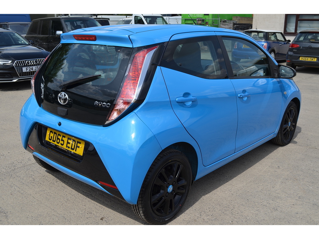 Toyota Aygo Hatchback 1.0 Red #45