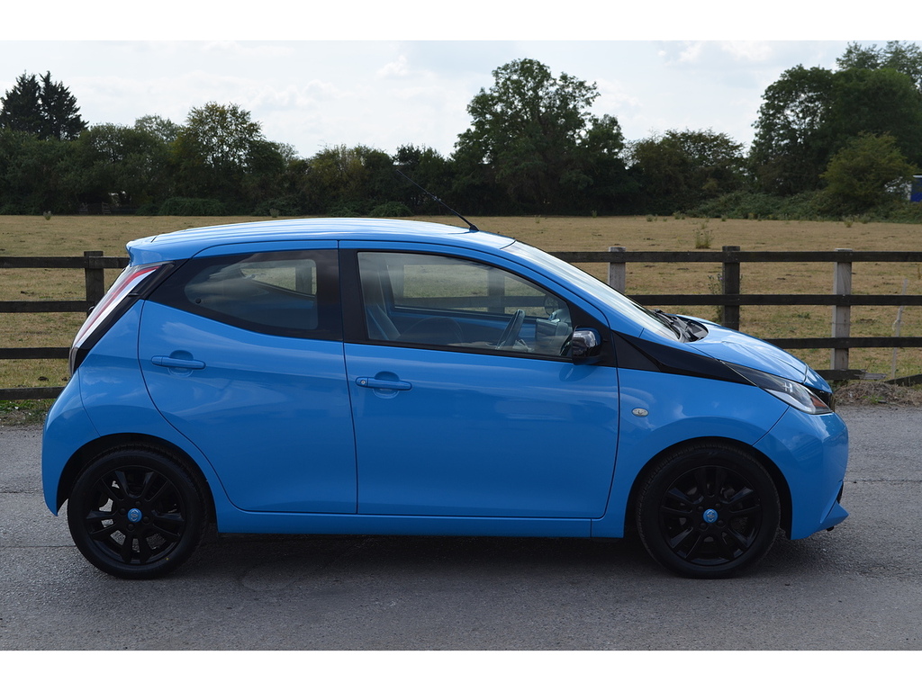Toyota Aygo Hatchback 1.0 Red #9