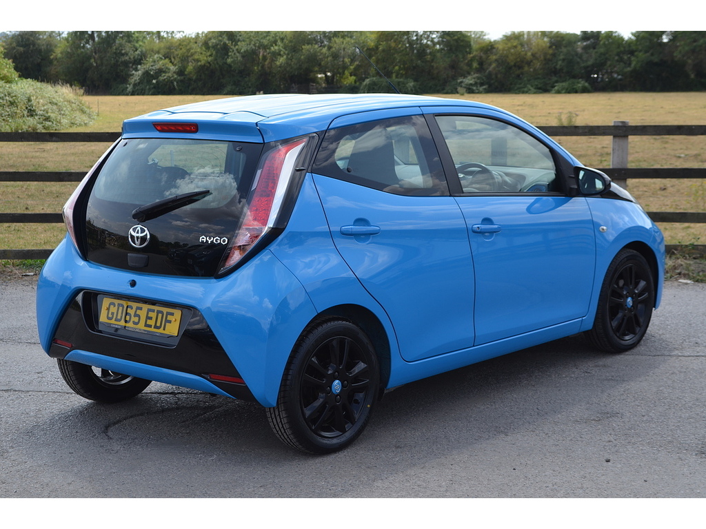 Toyota Aygo Hatchback 1.0 Red #8