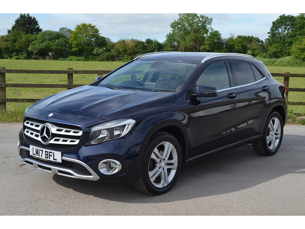 Mercedes-Benz GLA Class Gla200d Sport Blue #4