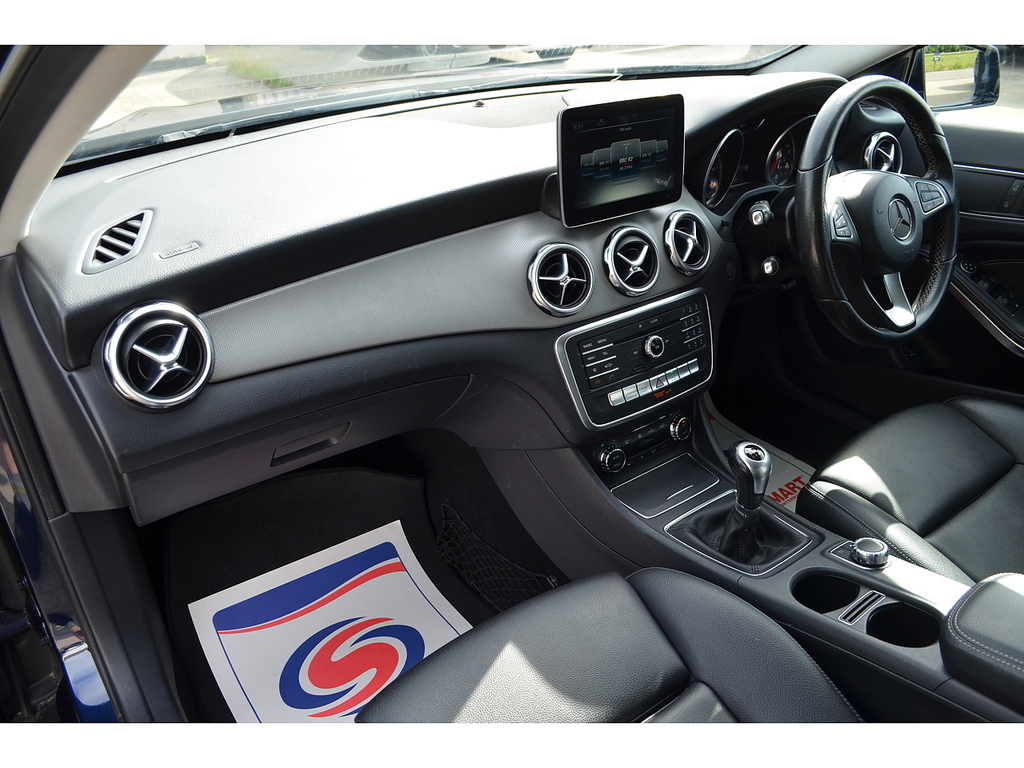 Mercedes-Benz GLA Class 2.1 Gla 220 D 4Matic Amg Line Premium Plus Red #18