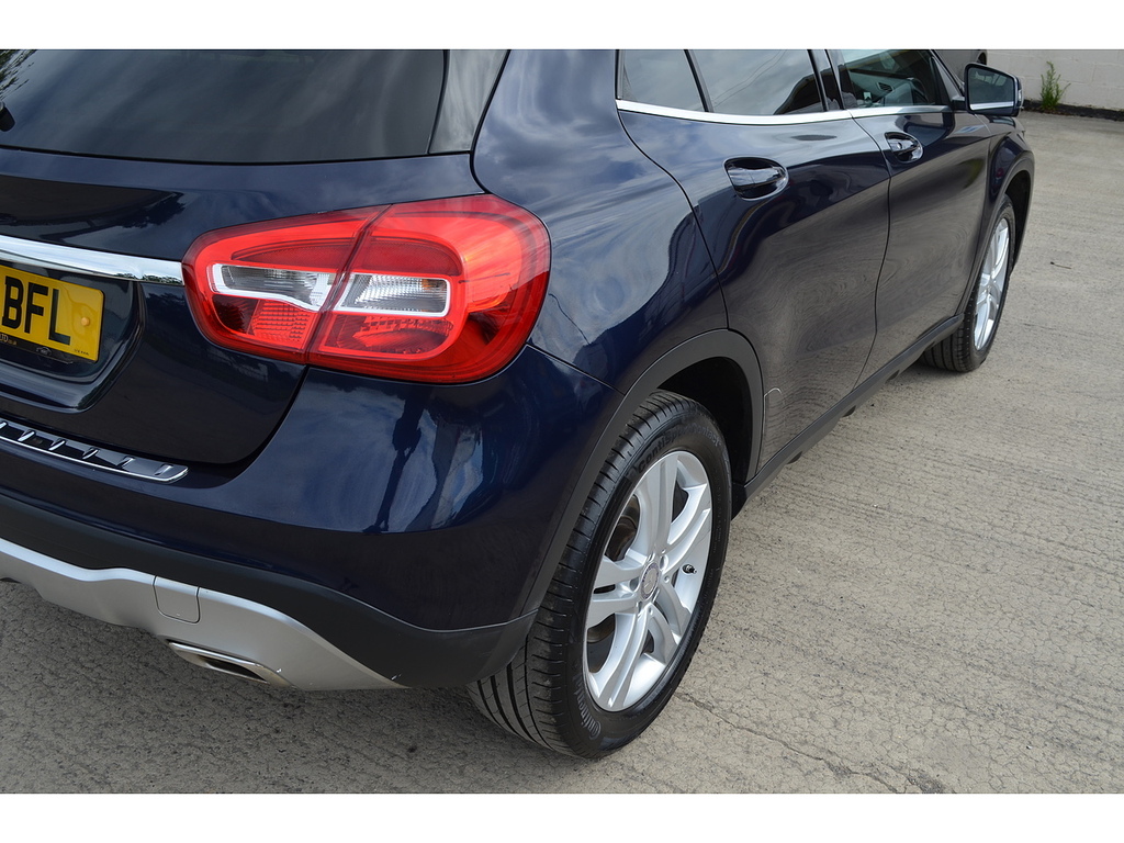 Mercedes-Benz GLA Class 2.1 Gla 220 D 4Matic Amg Line Premium Plus Red #39