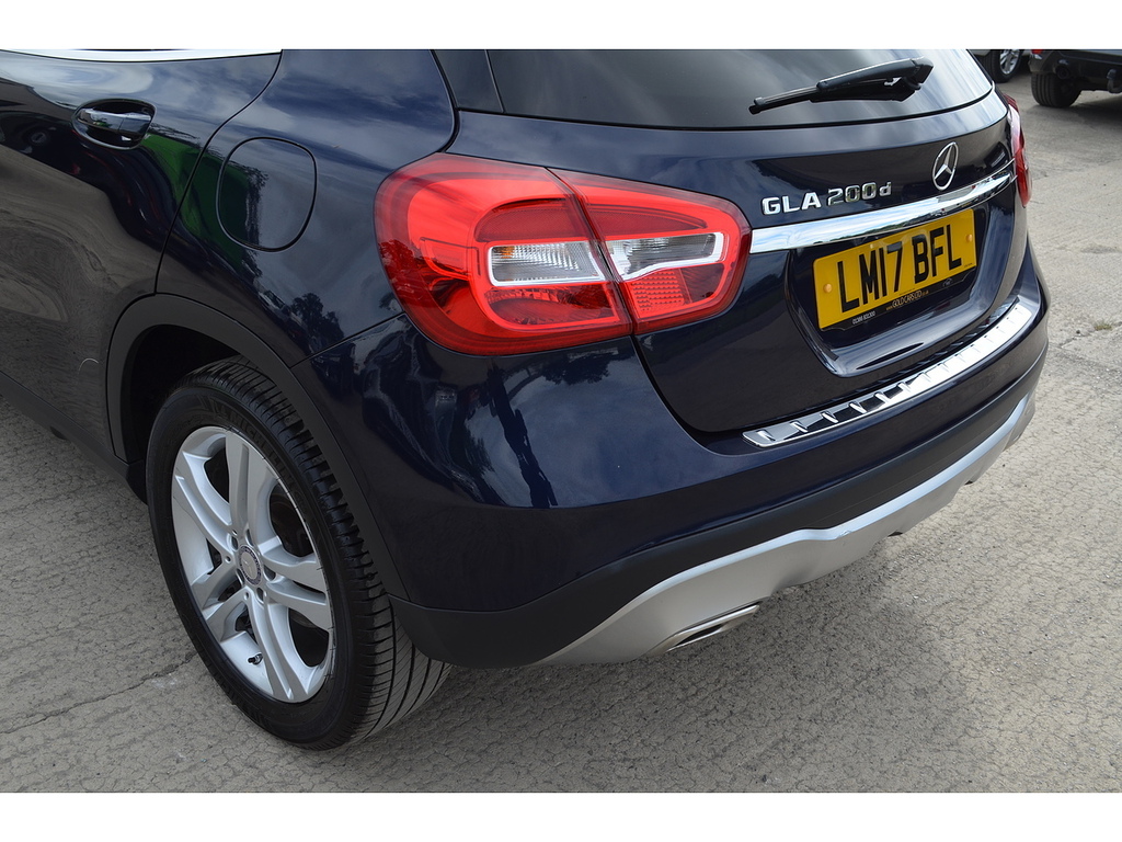 Mercedes-Benz GLA Class 2.1 Gla 220 D 4Matic Amg Line Premium Plus Red #36