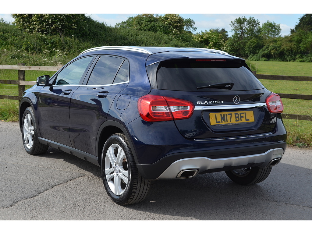 Mercedes-Benz GLA Class Gla200d Sport Blue #6