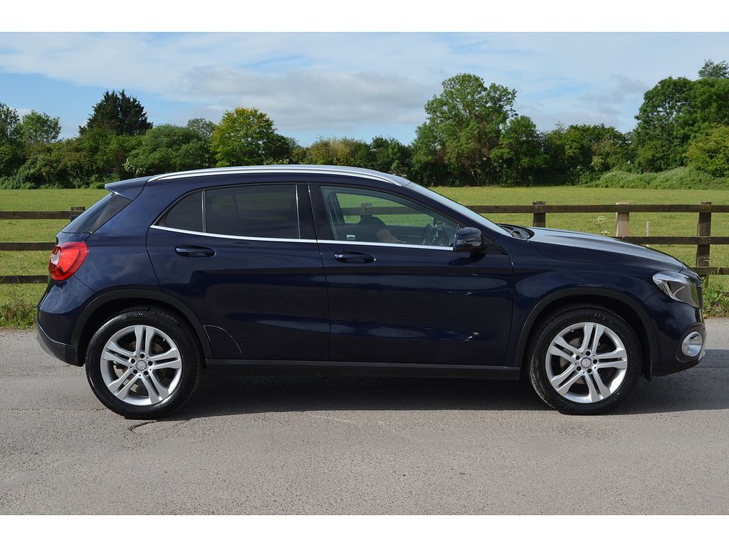 Mercedes-Benz GLA Class 2.1 Gla 220 D 4Matic Amg Line Premium Plus Red #9