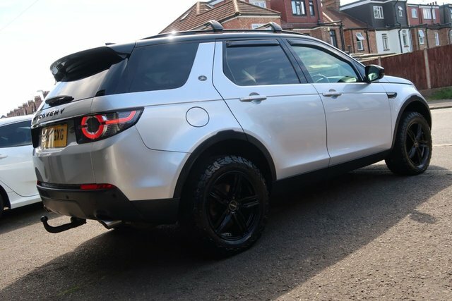 Land Rover Discovery Sport 2017 2.0 Td4 Hse Black Suv 4Wd Eur YH67GXG Black #3