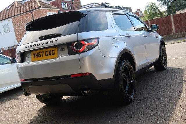 Land Rover Discovery Sport 2017 2.0 Td4 Hse Black Suv 4Wd Eur YH67GXG Black #4