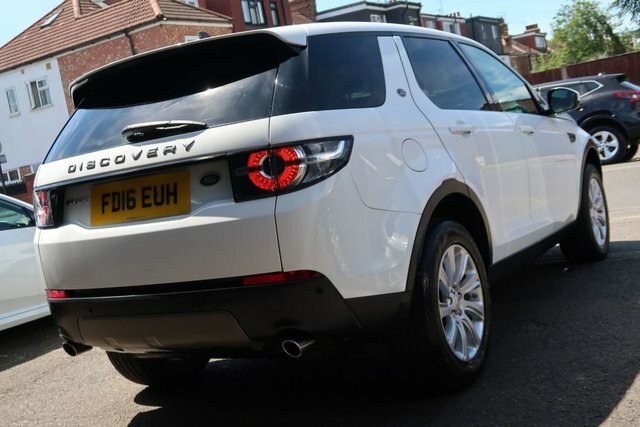 Land Rover Discovery Sport 2016 2.0 Td4 Se Tech Suv 4Wd Euro FD16EUH White #4